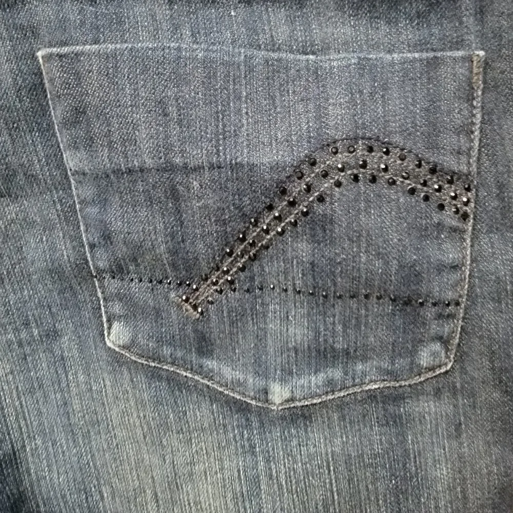 Guess Y2K Straight Leg Jeans with Bling on the Pockets. Size 30.
